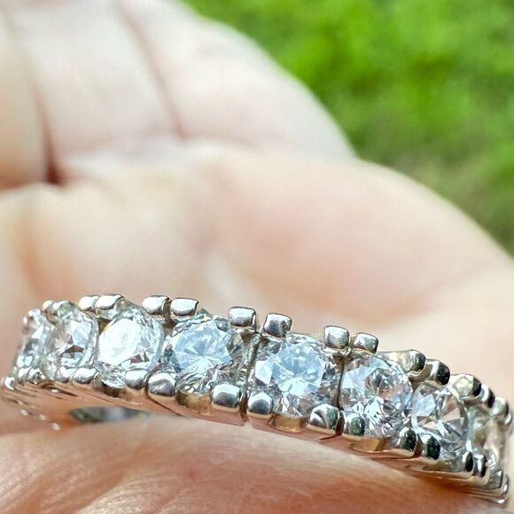 WOMEN’S SPARKLING ETERNITY BAND RING – SIZE 7.5 – ANTHROPOLOGIE STYLE - Picture 16 of 17